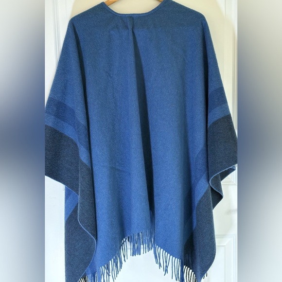 Luxury Neiman Marcus, Shawl 100% Merino Wool, Split/Open Front poncho - Picture 2 of 16